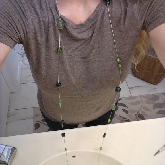 Hand-knotted Glass Bead Necklace - Picture 7 of 8